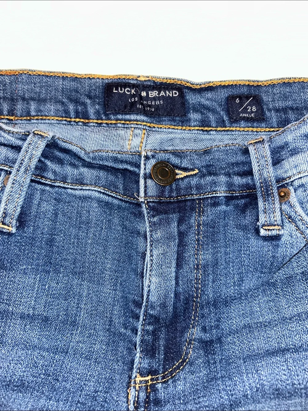 Lucky Brand Women's Easy Rider Mid Wash Blue Straight-Leg Jeans size 6 - Picture 3 of 14
